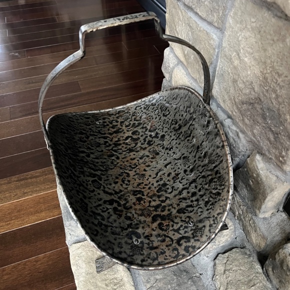 Vintage Hammered Metal Fireplace Log Holder - Picture 5 of 10